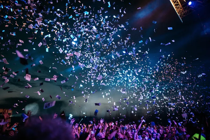 Confetti, concert, people, crowd