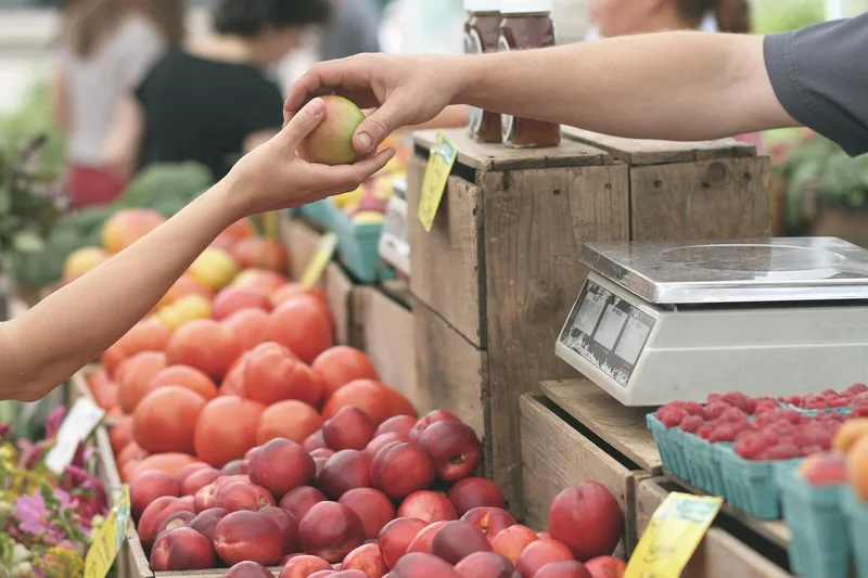 Apples, farmer's market, buy, buying