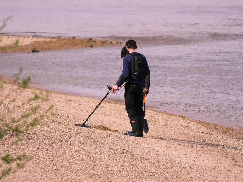 Treasure hunt, probe, metal detector, seek