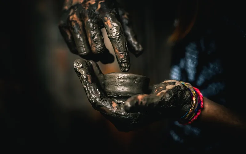Hand, pot, pottery, mud