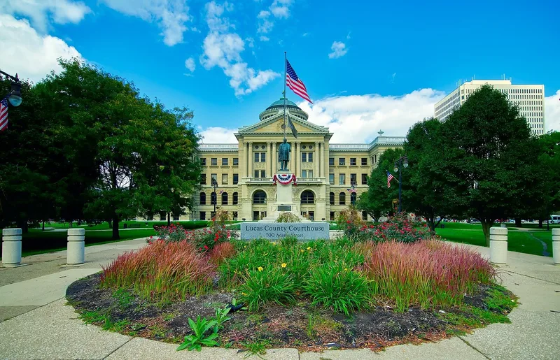 Lukas county, courthouse, beautiful flowers, toledo