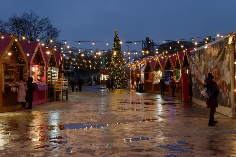 Christmas tree, christmas market, evening, lights